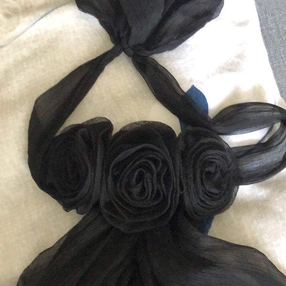 Gorgeous top - Picture 2 of 3